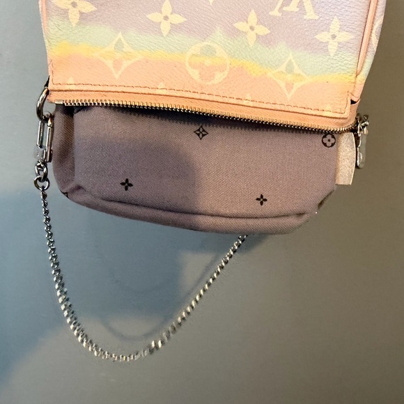 Limited Edition Louis Vuitton Monogram Escale Mini Pochette Accessoires - Picture 4 of 16